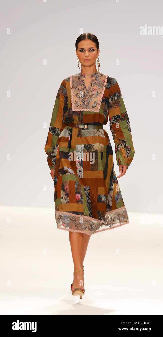 La London Fashion Week quelli troppo watch Foto Stock