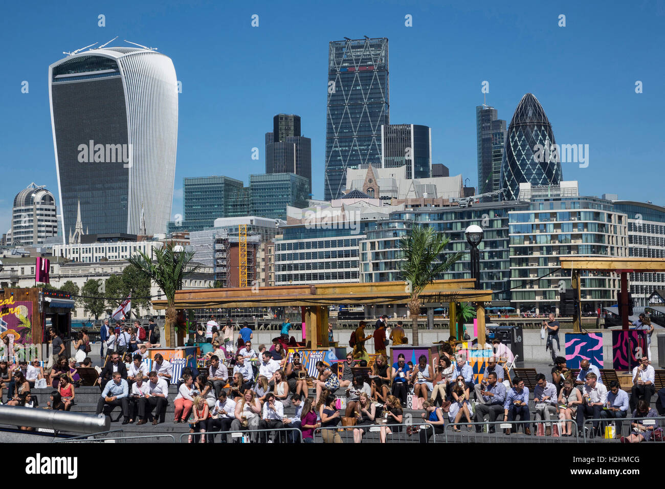 Inghilterra, Londra, skyline della città da South Bank park Foto Stock