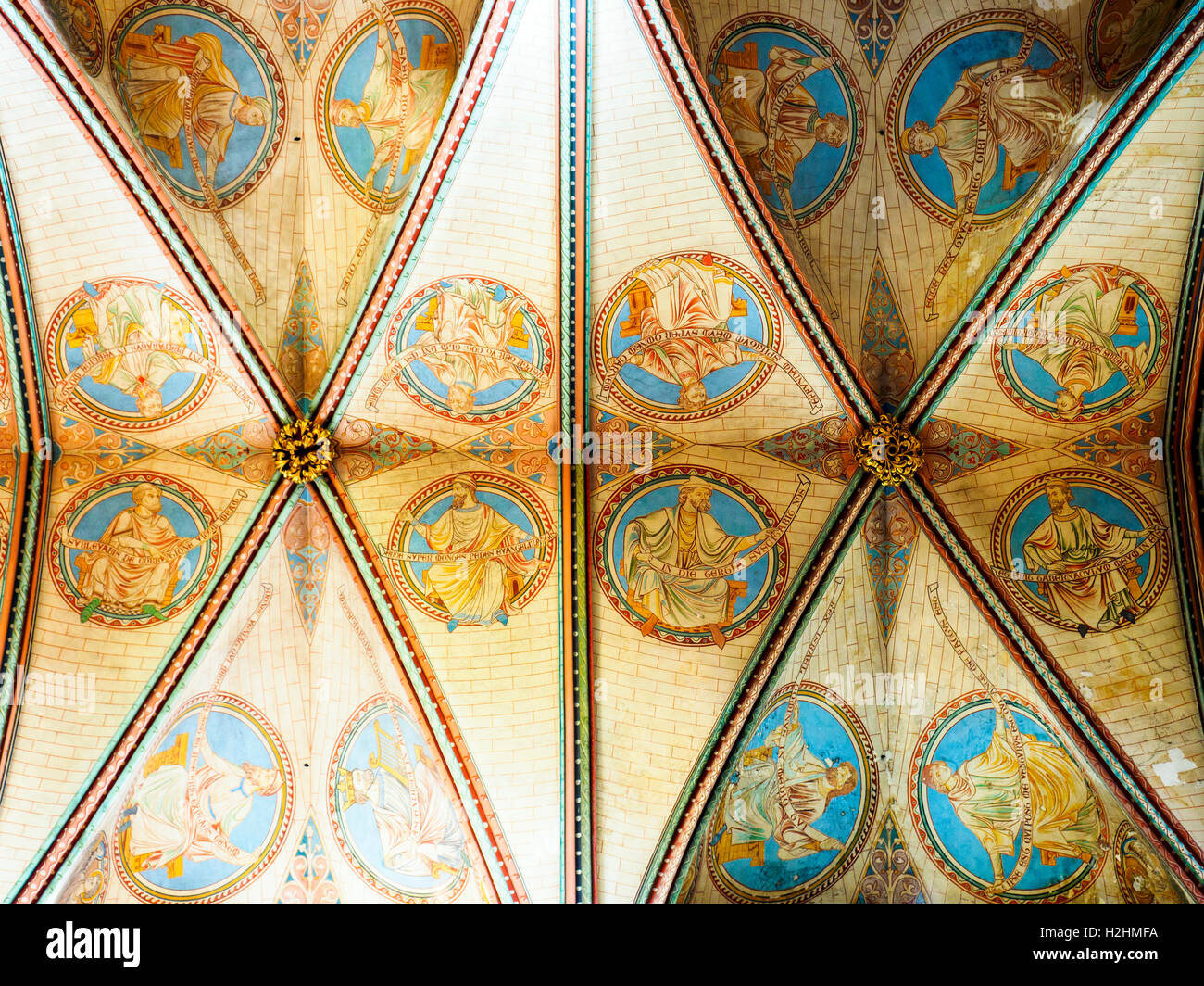 La nervatura soffitto sopra finestre lucernario nella Cattedrale di Salisbury o chiesa cattedrale della Beata Vergine Maria - Wiltshire, Inghilterra Foto Stock