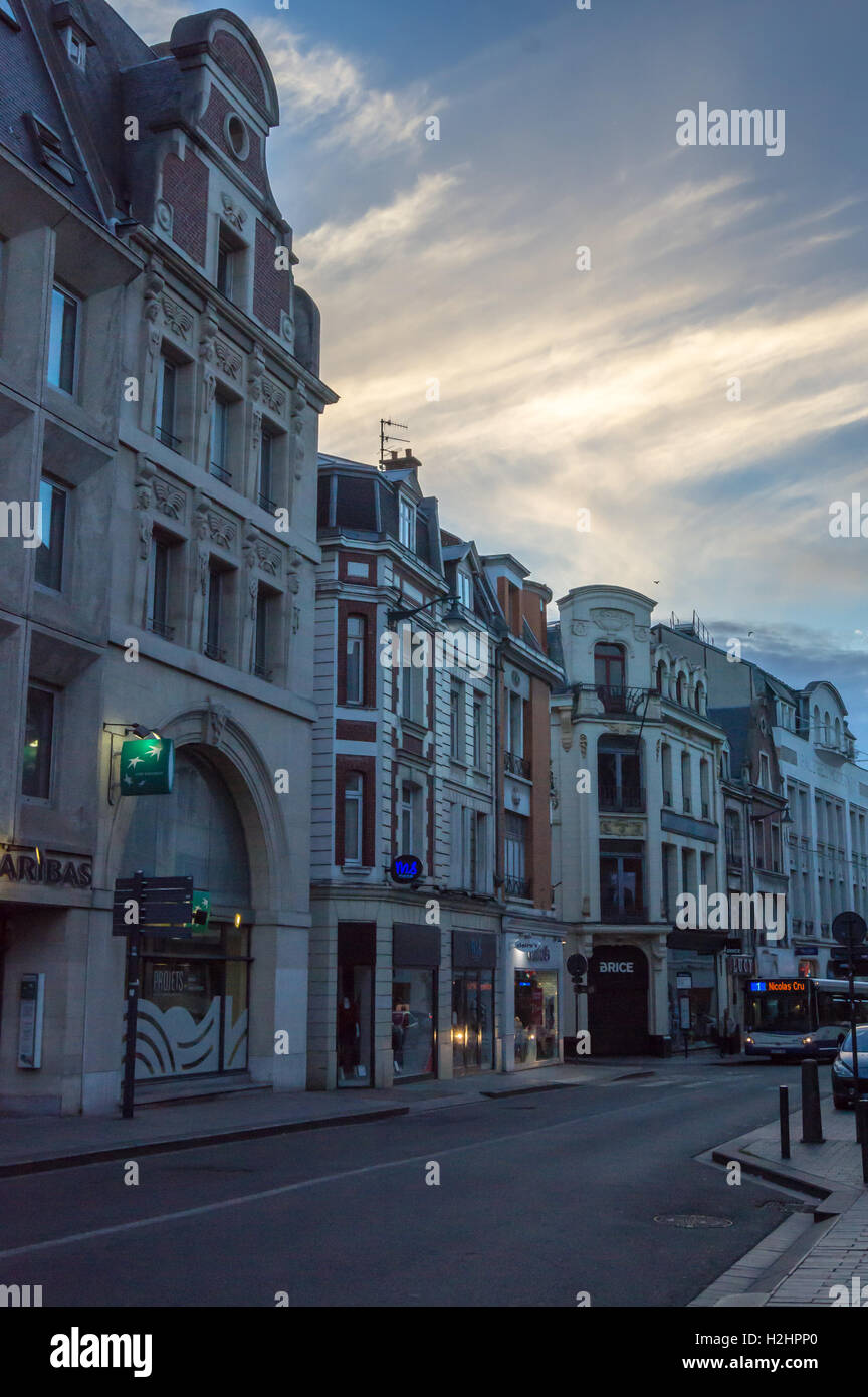 Art Deco shop edifici, sunset Rue Ernestale, Arras, Pas-de-Calais, Hauts de France, Francia Foto Stock