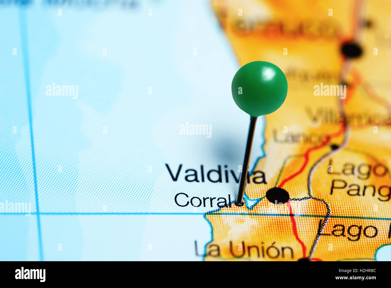 Corral imperniata su una mappa del Cile Foto Stock