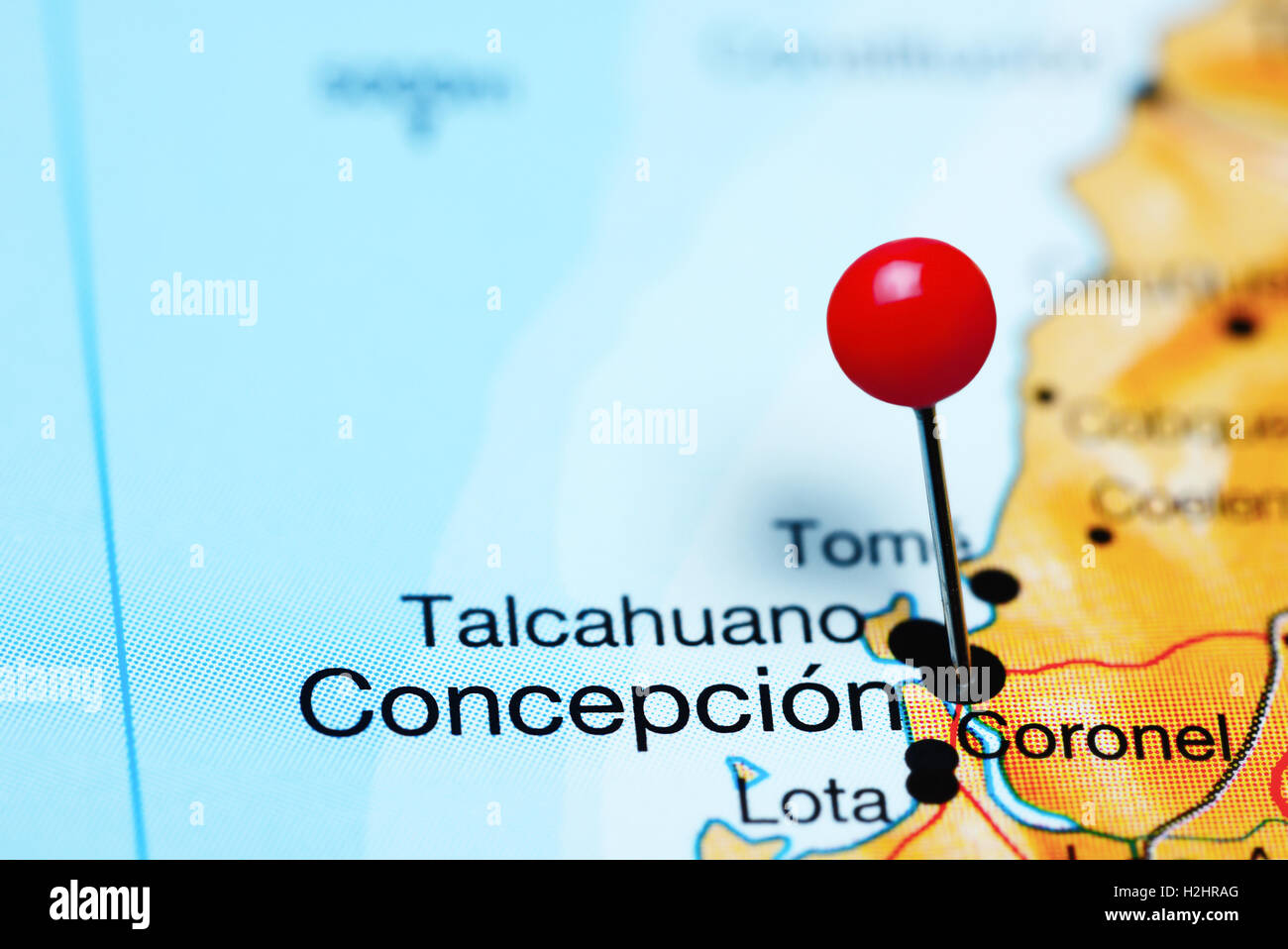 Concepcion imperniata su una mappa del Cile Foto Stock