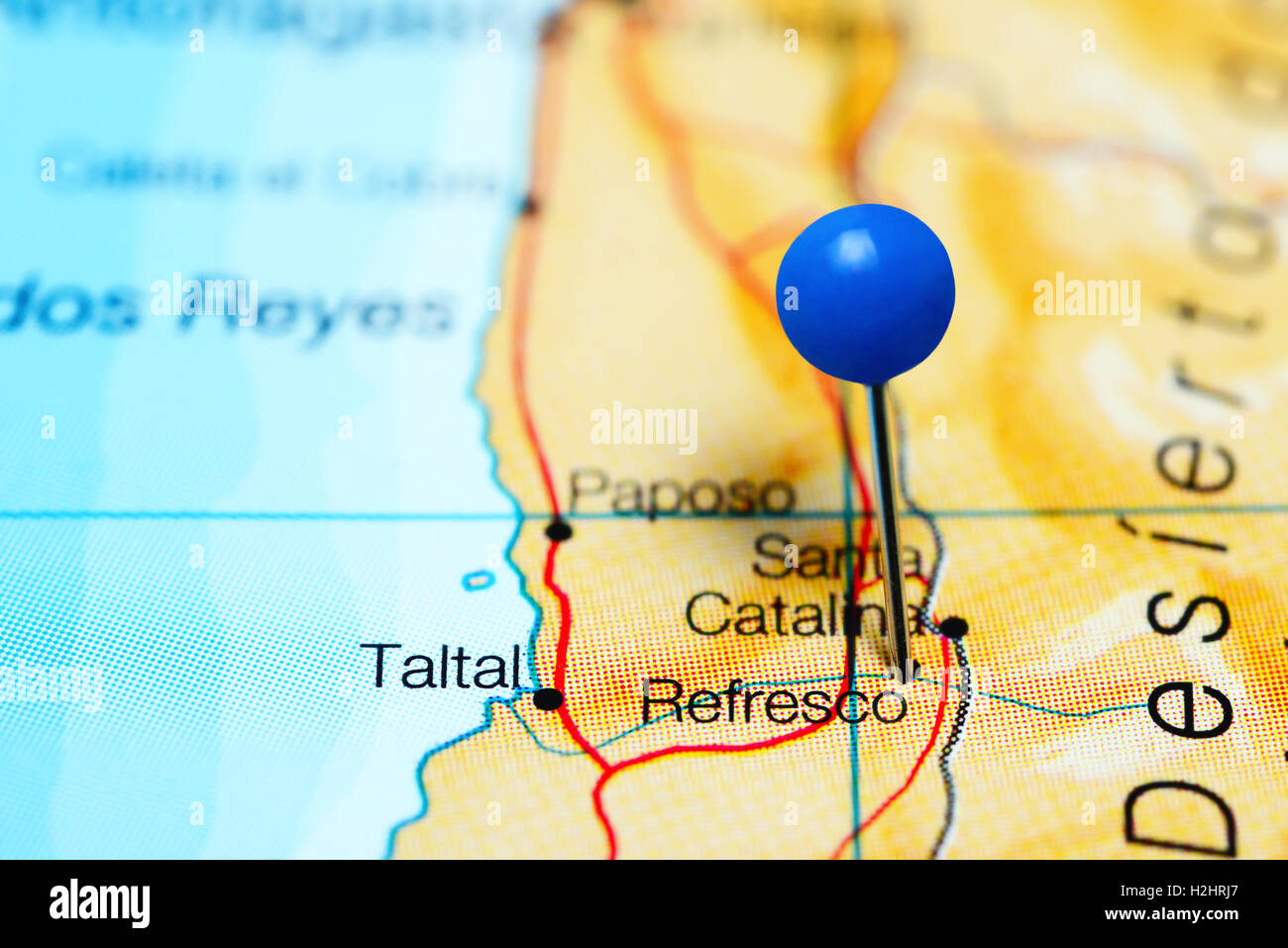 Vino Refosco imperniata su una mappa del Cile Foto Stock