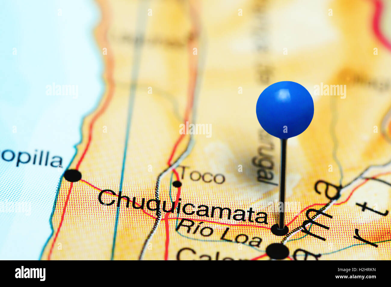 Chuquicamata imperniata su una mappa del Cile Foto Stock
