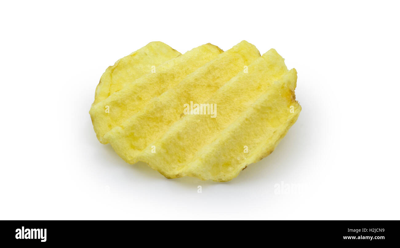 Ridge cut potato chips. Percorso di clipping incluso in formato jpeg. Foto Stock