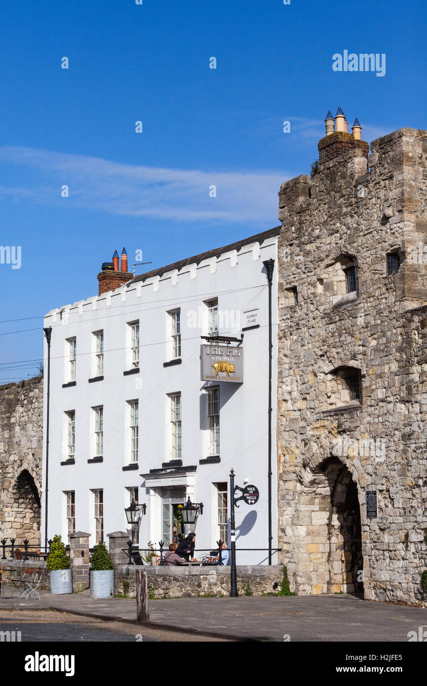 Il maiale nella parete hotel e ristorante boutique situato tra le mura storiche di Southampton Foto Stock