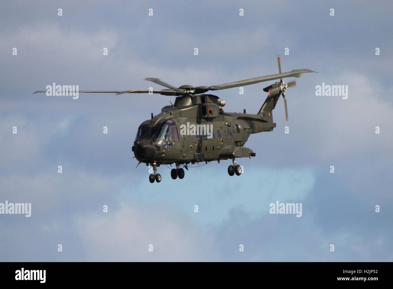 ZJ998, un AgustaWestland Merlin HC3A della Royal Air Force, arriva all'Aeroporto di Prestwick durante l'esercizio comune della Warrior 15-1. Foto Stock