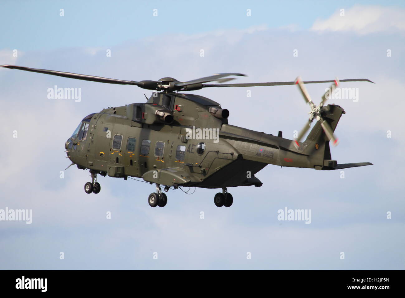 ZJ998, un AgustaWestland Merlin HC3A della Royal Air Force, arriva all'Aeroporto di Prestwick durante l'esercizio comune della Warrior 15-1. Foto Stock