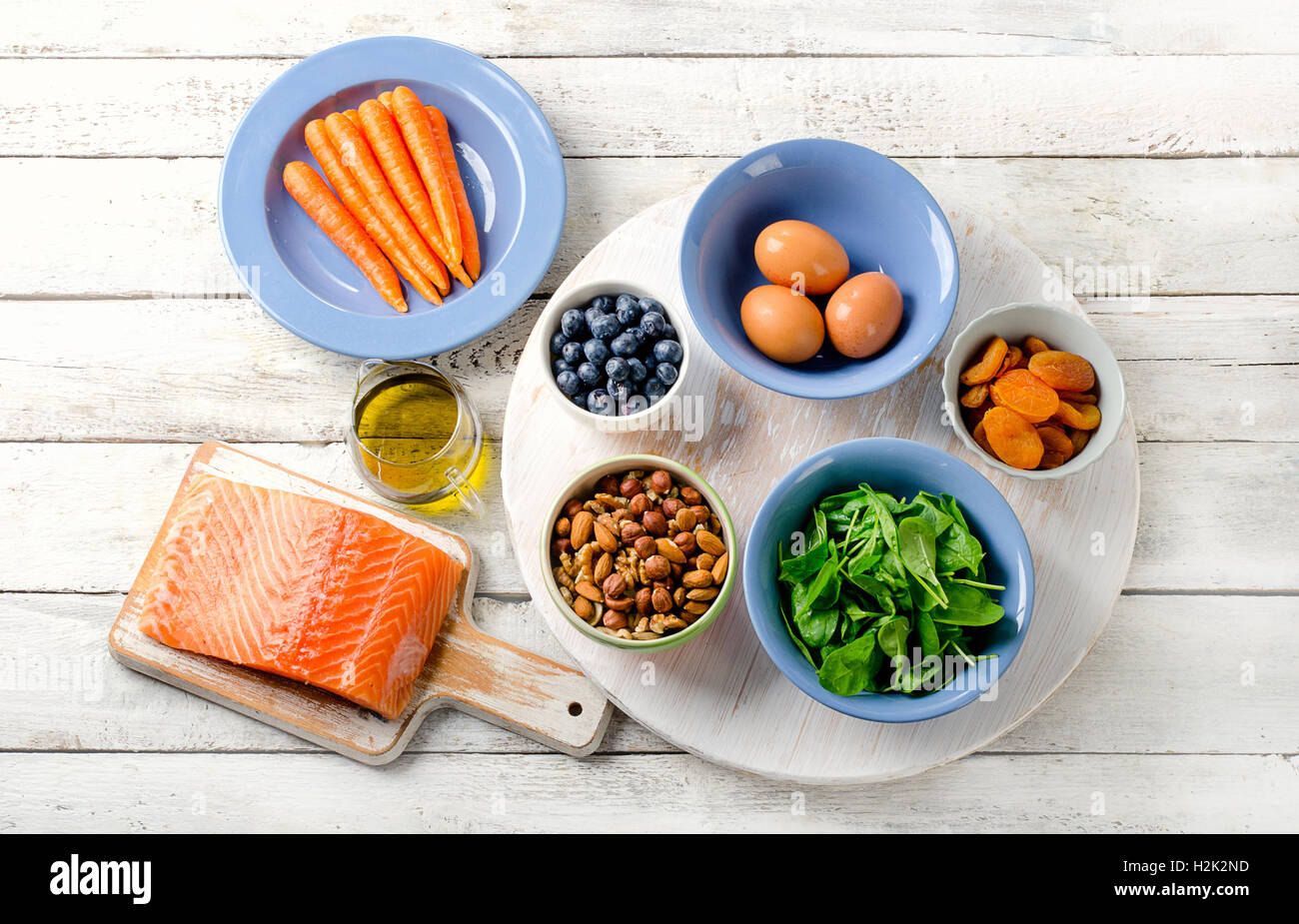 Buoni alimenti per la salute degli occhi. Concetto. Vista superiore Foto Stock