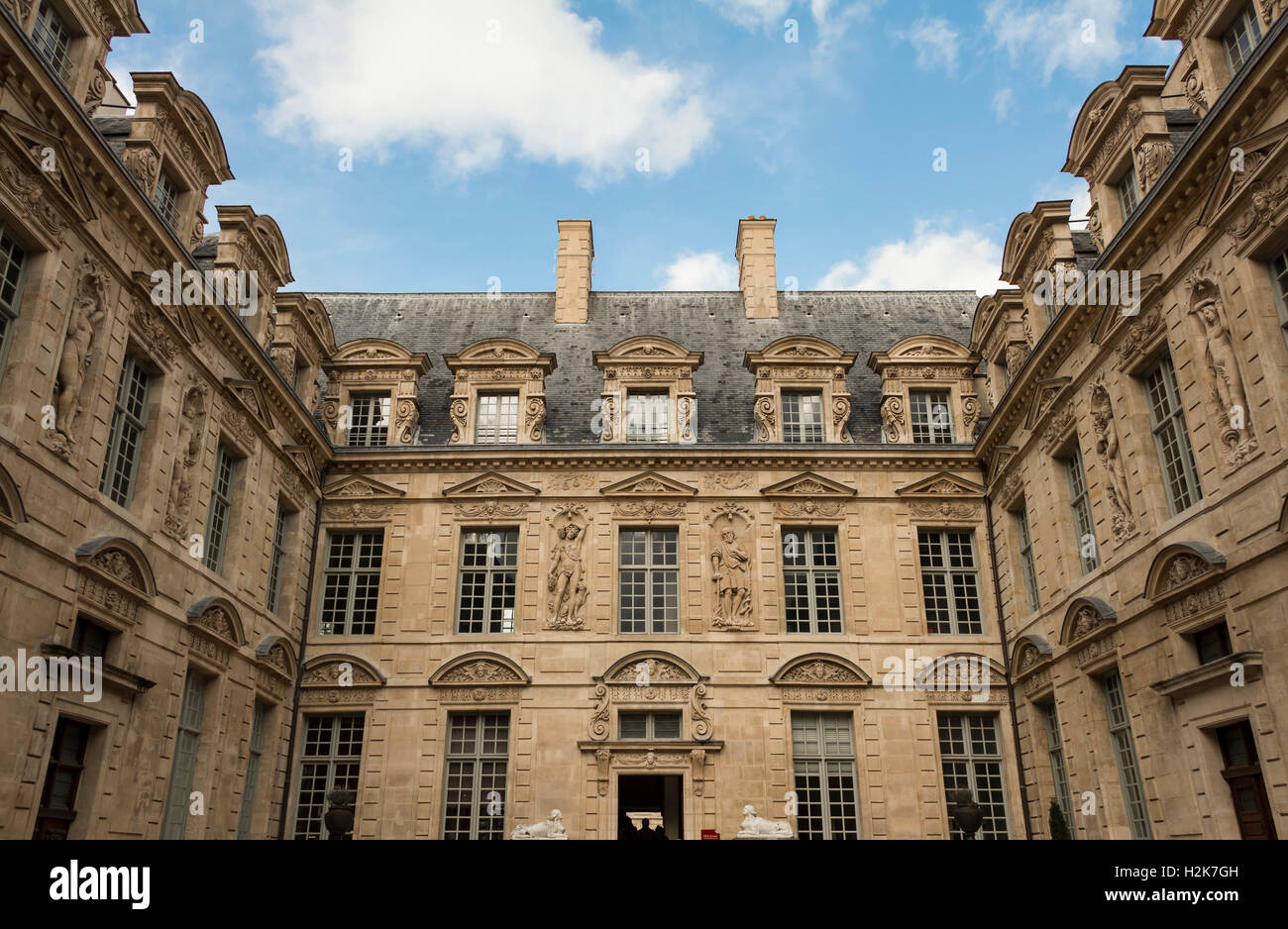 L'Hotel de Sully, la sua monumentale manierista motivi ornamentali sono rappresentativi del tardo rinascimentale: Foto Stock