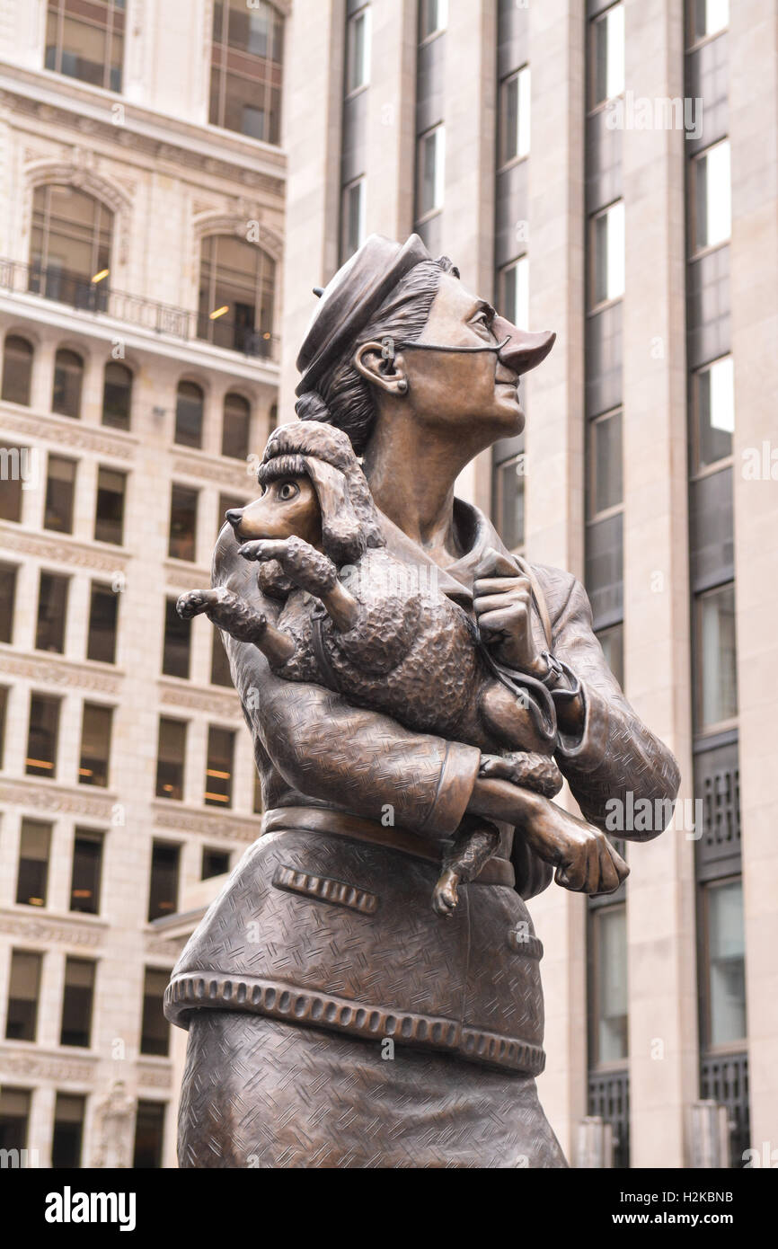 Il barboncino francese statua in bronzo presso la Banca nazionale Tower, Montreal, Canada Foto Stock