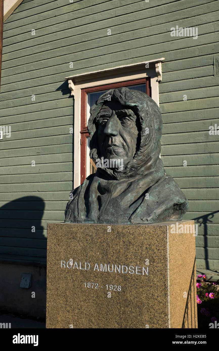 Statua di Polare Norvegese Explorer Roald Amundsen presso il museo polare in Tromso, Norvegia. Foto Stock