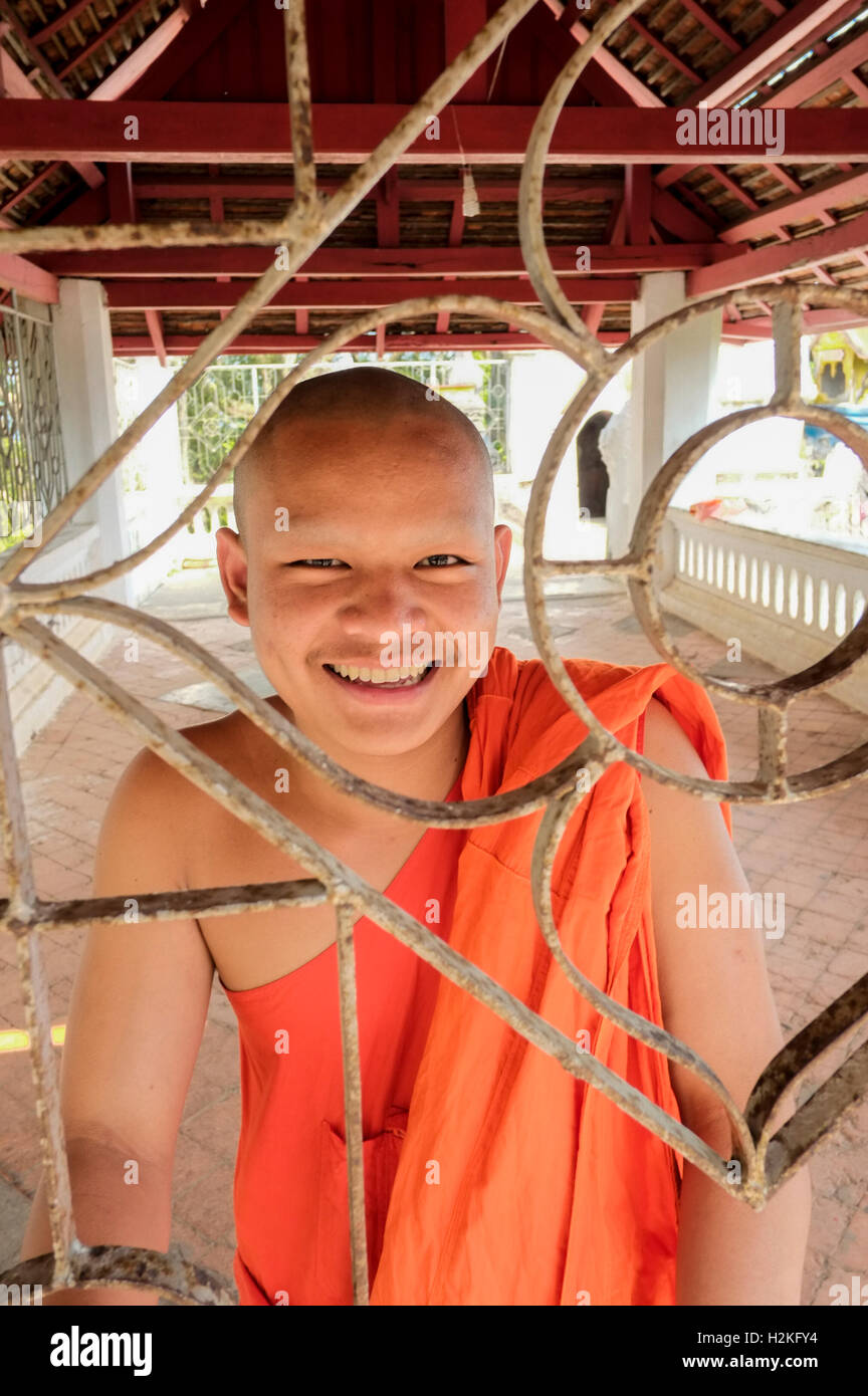 Monaco novizio nel tempio Louang Prabang Laos Foto Stock