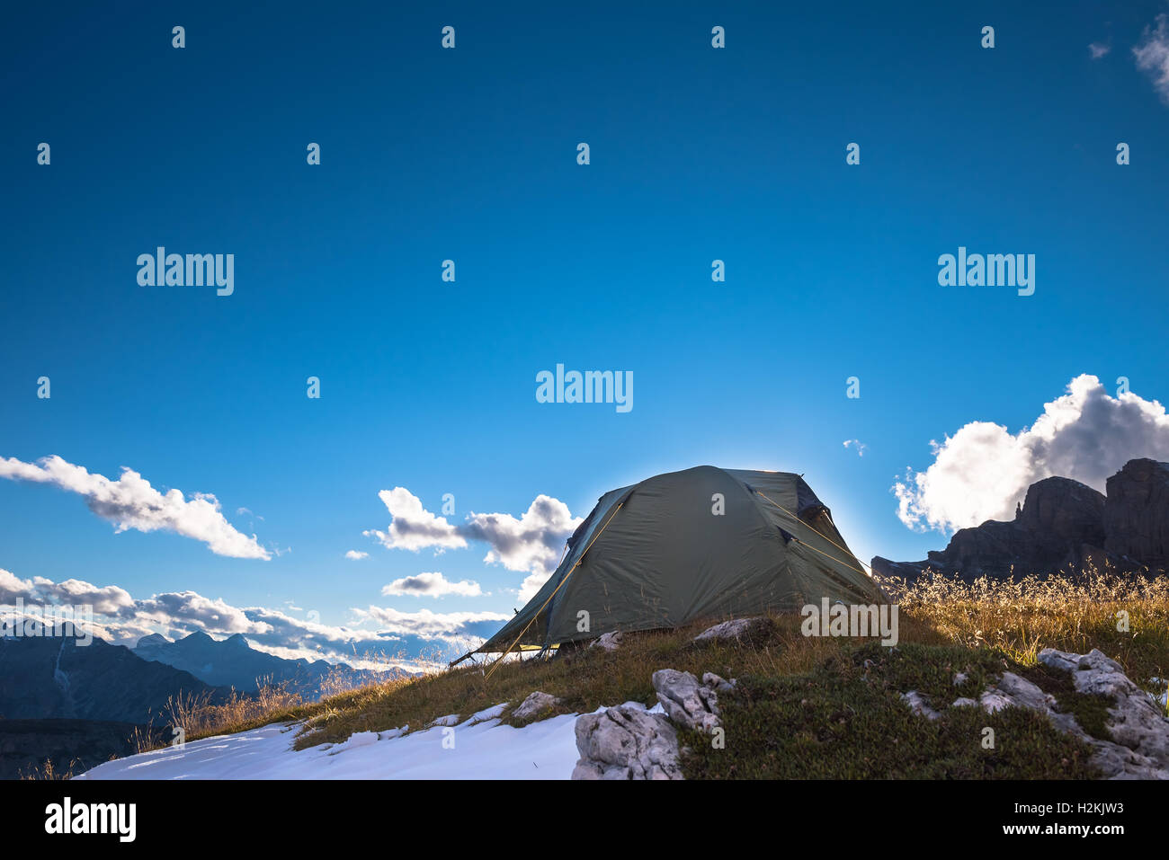 Tenda da campeggio in alta montagna Dolomiti Italia Foto Stock