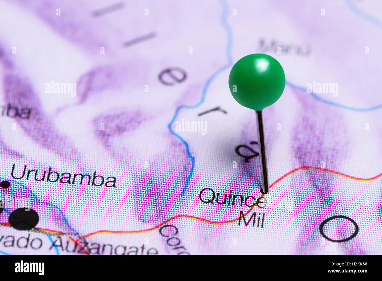Mela cotogna Mil imperniata su una mappa di Perù Foto Stock