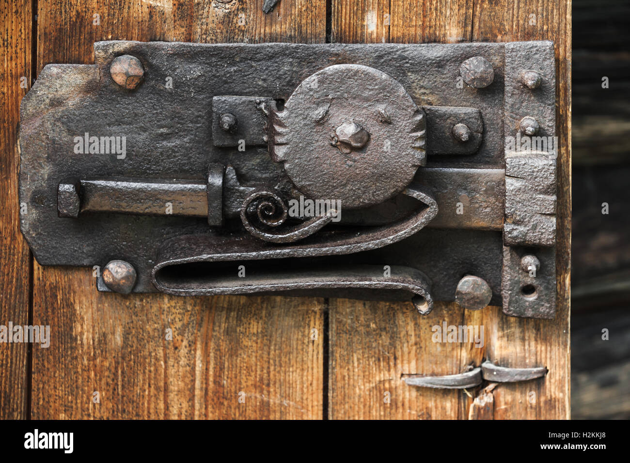 Serratura Porta Vintage Da Primo Piano Di Porta Esterna In Legno Antico -  Fotografie stock e altre immagini di Antico - Condizione - iStock