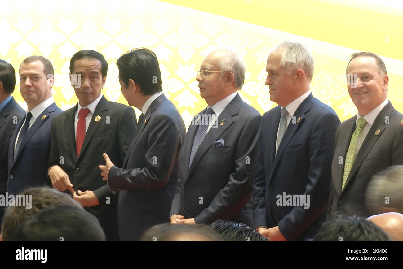 Leader di stand per una foto di gruppo durante l'Associazione delle nazioni del sud-est asiatico (ASEAN) summit il Laos capitale Vientiane. Foto Stock