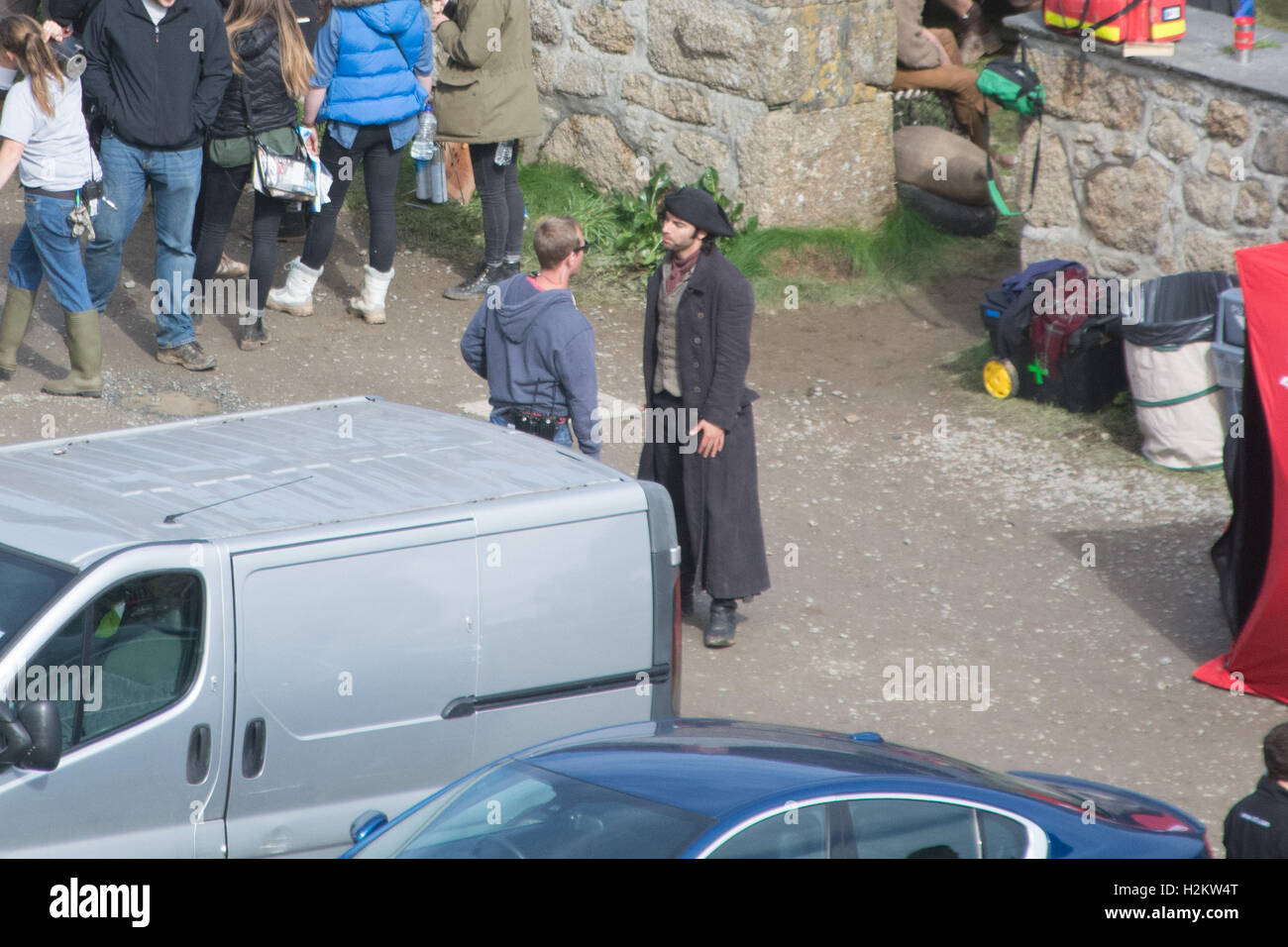 Penberth, Cornwall, Regno Unito. Il 29 settembre 2016. Le riprese della prossima serie Poldark, fissando Aidan Turner, prosegue sulla costa sud occidentale della Cornovaglia oggi. Credito: cwallpix/Alamy Live News Foto Stock