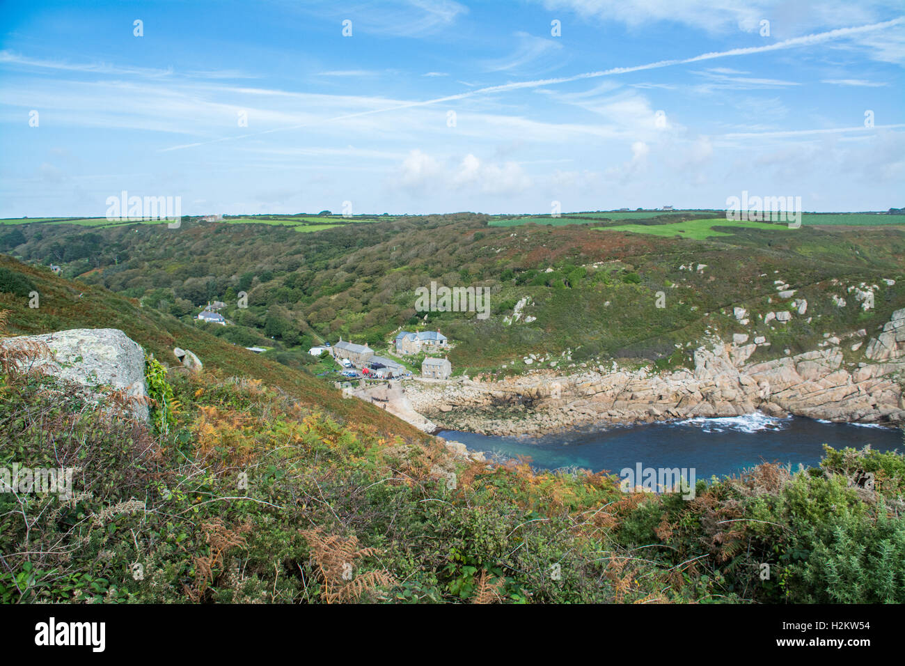 Penberth, Cornwall, Regno Unito. Il 29 settembre 2016. Le riprese della prossima serie Poldark, fissando Aidan Turner, prosegue sulla costa sud occidentale della Cornovaglia oggi. Credito: cwallpix/Alamy Live News Foto Stock