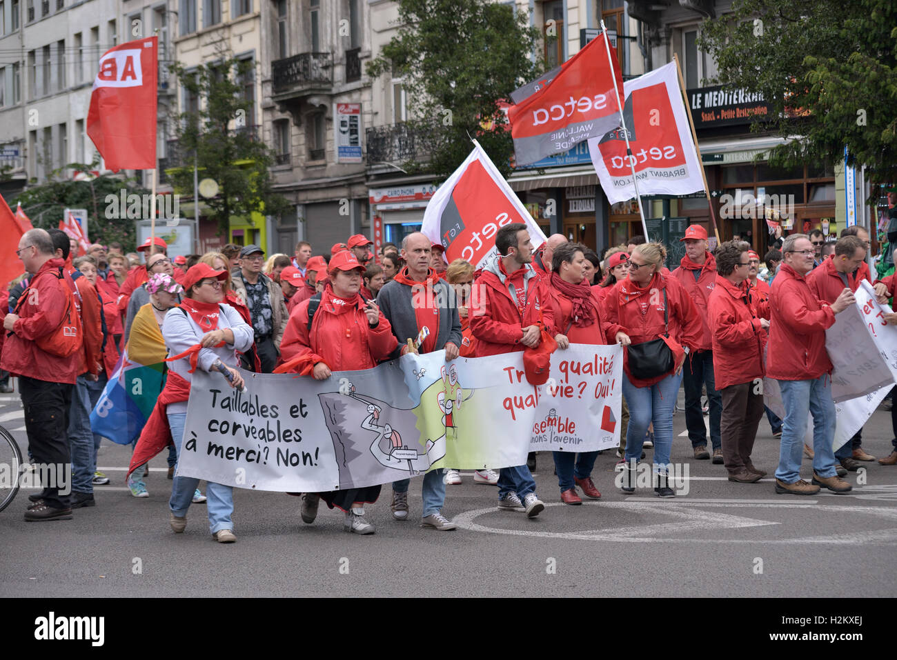 Bruxelles, Belgio. Il 29 settembre 2016. I partecipanti della manifestazione nazionale contro la politica attuale durante il mese di marzo il giovedì, 29 settembre 2016 a Bruxelles in Belgio Credito: Skyfish/Alamy Live News Foto Stock