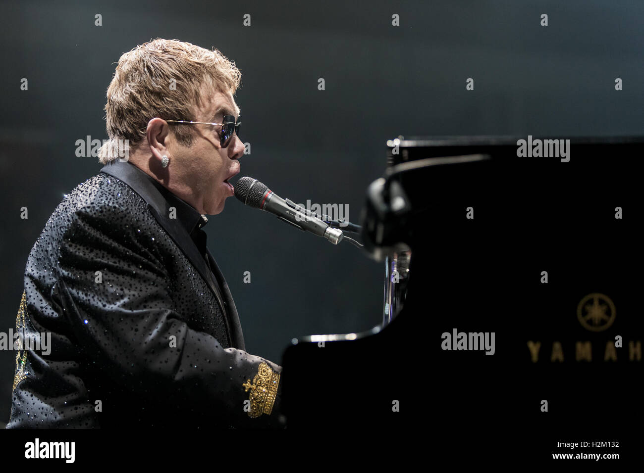 London, Ontario, Canada. Il 29 settembre 2016. Sir Elton John esegue in concerto. Credito: Mark Spowart/Alamy Live News Foto Stock