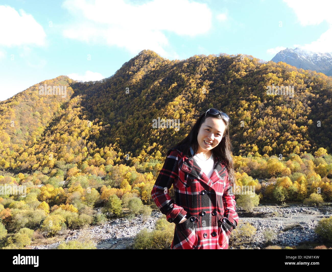 Xining, Xining, Cina. 29Sep, 2016. Xining, CINA-Settembre 29 2016:?(Editorial?uso?Solo.?CINA?OUT) scenario autunnale di Qunjia National Forest Park nella contea di Huangzhong, Xining Città, Northwest Cina¡Â¯s Provincia di Qinghai, 29 settembre 2016. Come arriva l'autunno, le foglie degli alberi girare varie sfumature di color ruggine e rosso, creando uno splendido scenario. © SIPA Asia/ZUMA filo/Alamy Live News Foto Stock