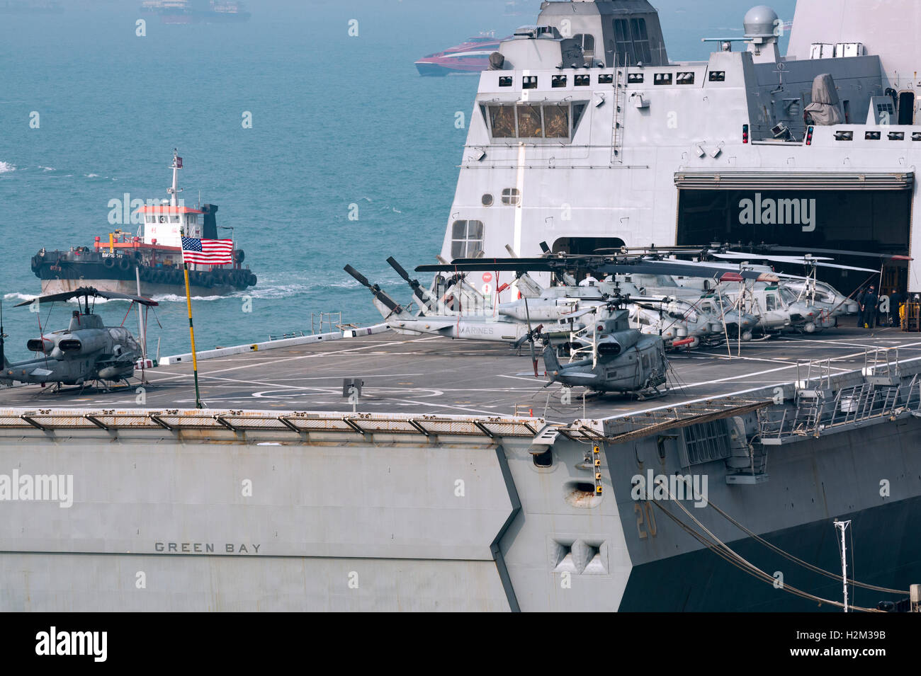 Stati Uniti Trasporto anfibio USS dock Green Bay, ancorata in Hong Kong, Cina. Foto Stock
