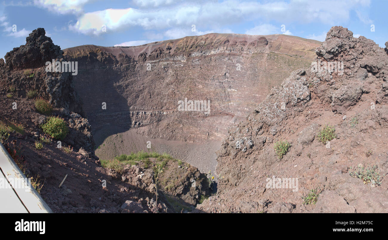 Vulcano Vesuvio - guardando nel cratere al picco Foto Stock