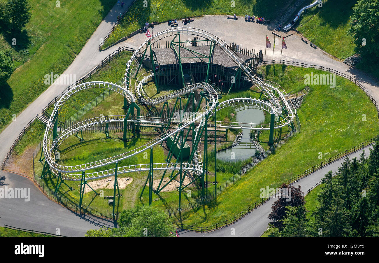 Vista aerea, terreno park Fort Fun, rollercoaster, Sauerland Amusement Park, vista aerea di Bestwig, Sauerland, Foto Stock