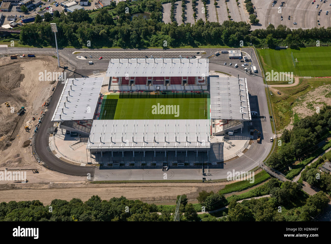 Vista aerea, Rot-Weiss-Essen Stadium sul port road, Essen, Ruhr, Renania settentrionale - Vestfalia, Germania, Europa, vista aerea, antenna Foto Stock