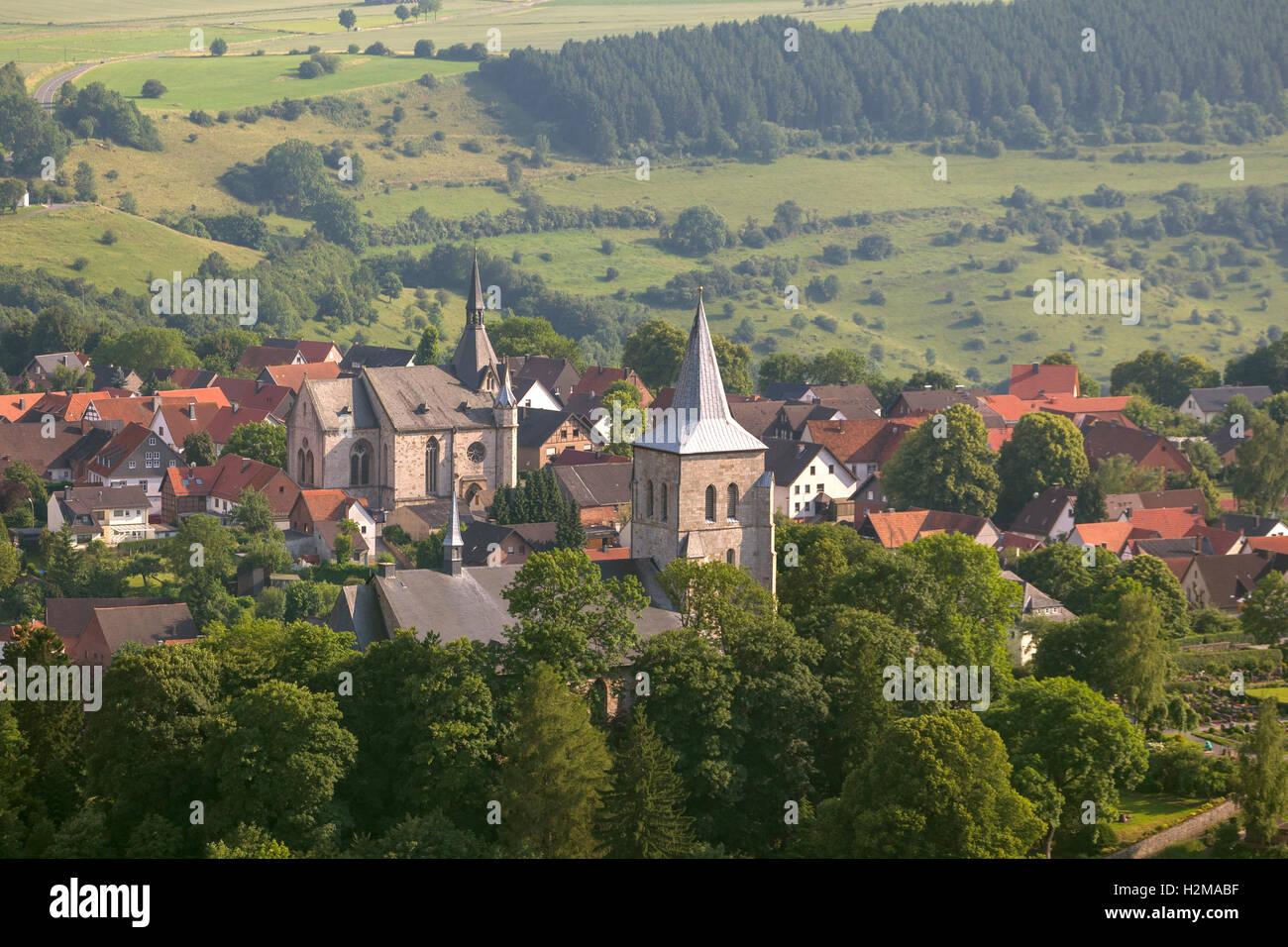 Fotografia aerea, marketplace e Saint Magnus-Kirche Propsteikirche, Niedermarsberg, Marsberg, Sauerland, Foto Stock