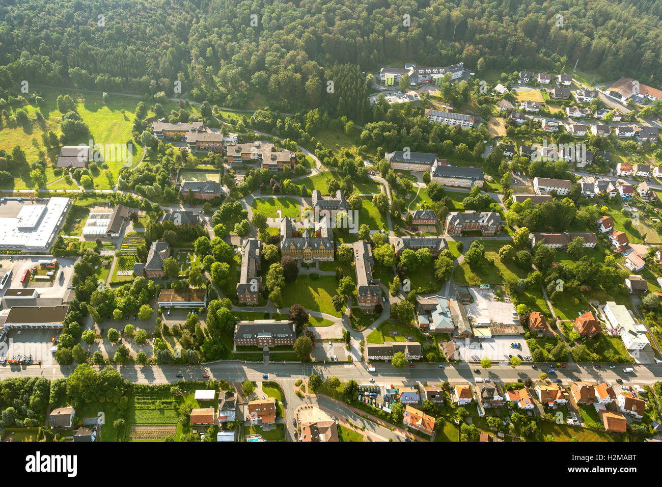 Fotografia aerea, St. Johannes matita edificio principale, basso Marsberg, Marsberg, Sauerland, Hochsauerlandkreis distretto amministrativo Foto Stock