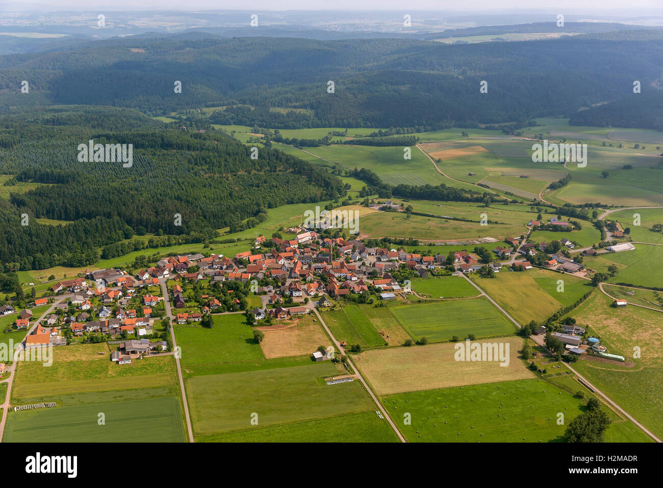 Fotografia aerea, Lichtenfels, Neukirchen, Sauerland, Hessen, Germania, Europa, fotografia aerea, uccelli-occhi, visualizza foto aerea Foto Stock