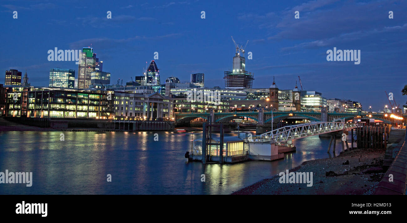 Il fiume Tamigi Panorama, Londra, Inghilterra Foto Stock