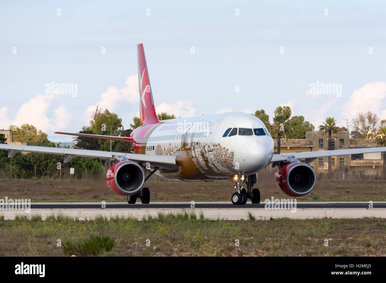 Air Malta Airbus A320-214 [9H-AEO] nella speciale di La Valletta "Capitale Europea della Cultura 2018' livrea. Foto Stock