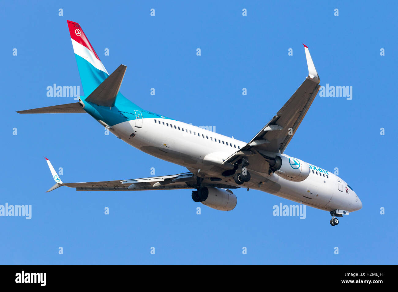 Luxair Boeing 737-8C9 [LX-LGV] sul finale lungo la pista 31. Foto Stock