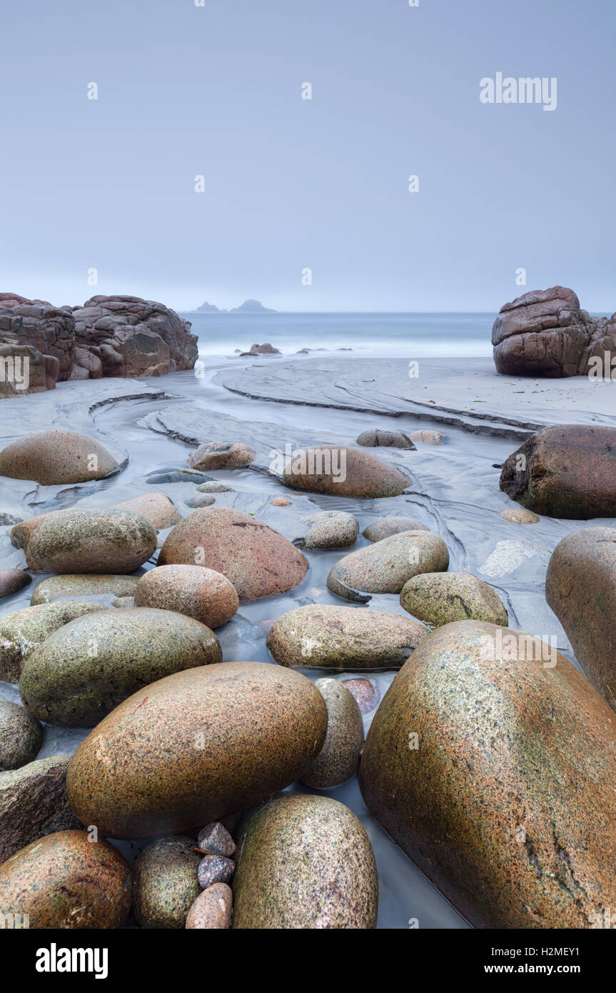 Massi Porth Nanven Cape Cornwall, Regno Unito Foto Stock