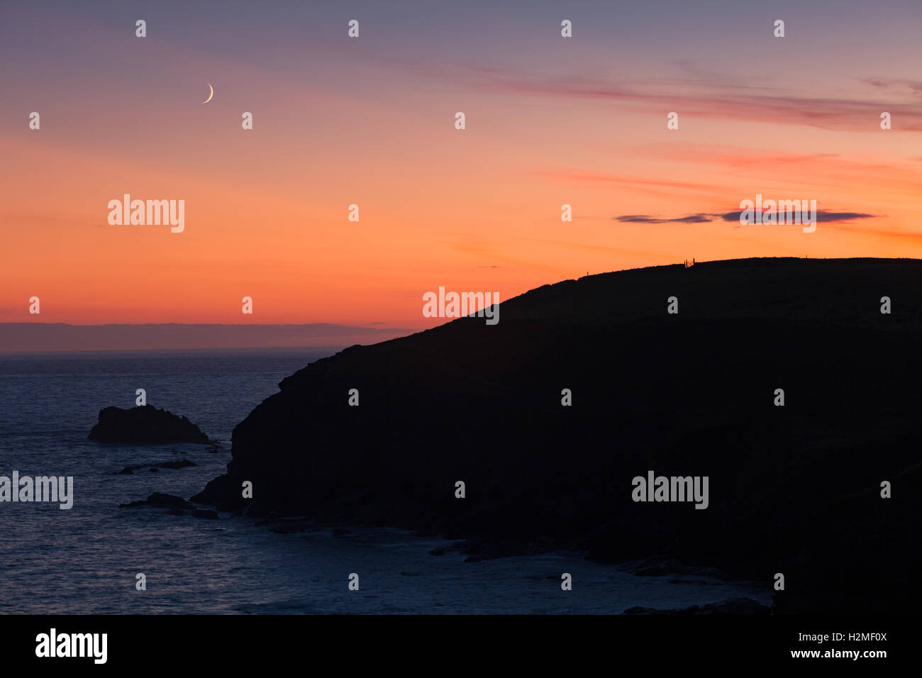 Tramonto e luna luogo Lizard Point Cornwall, Regno Unito Foto Stock