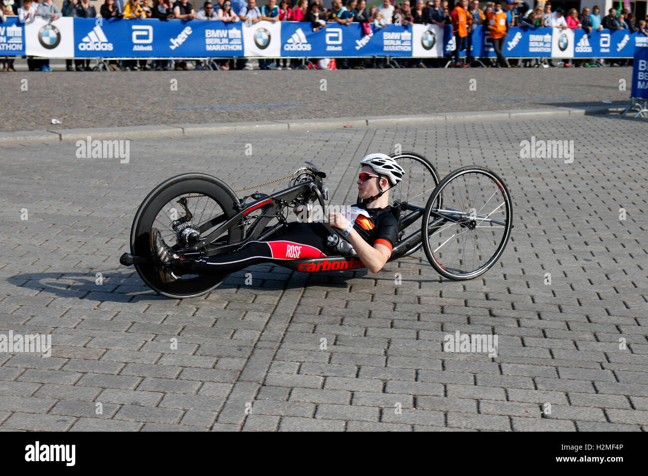 Impressionen: Rollstuhlfahrer - Berlin-Marathon, 25. Settembre 2016, Berlino. Foto Stock