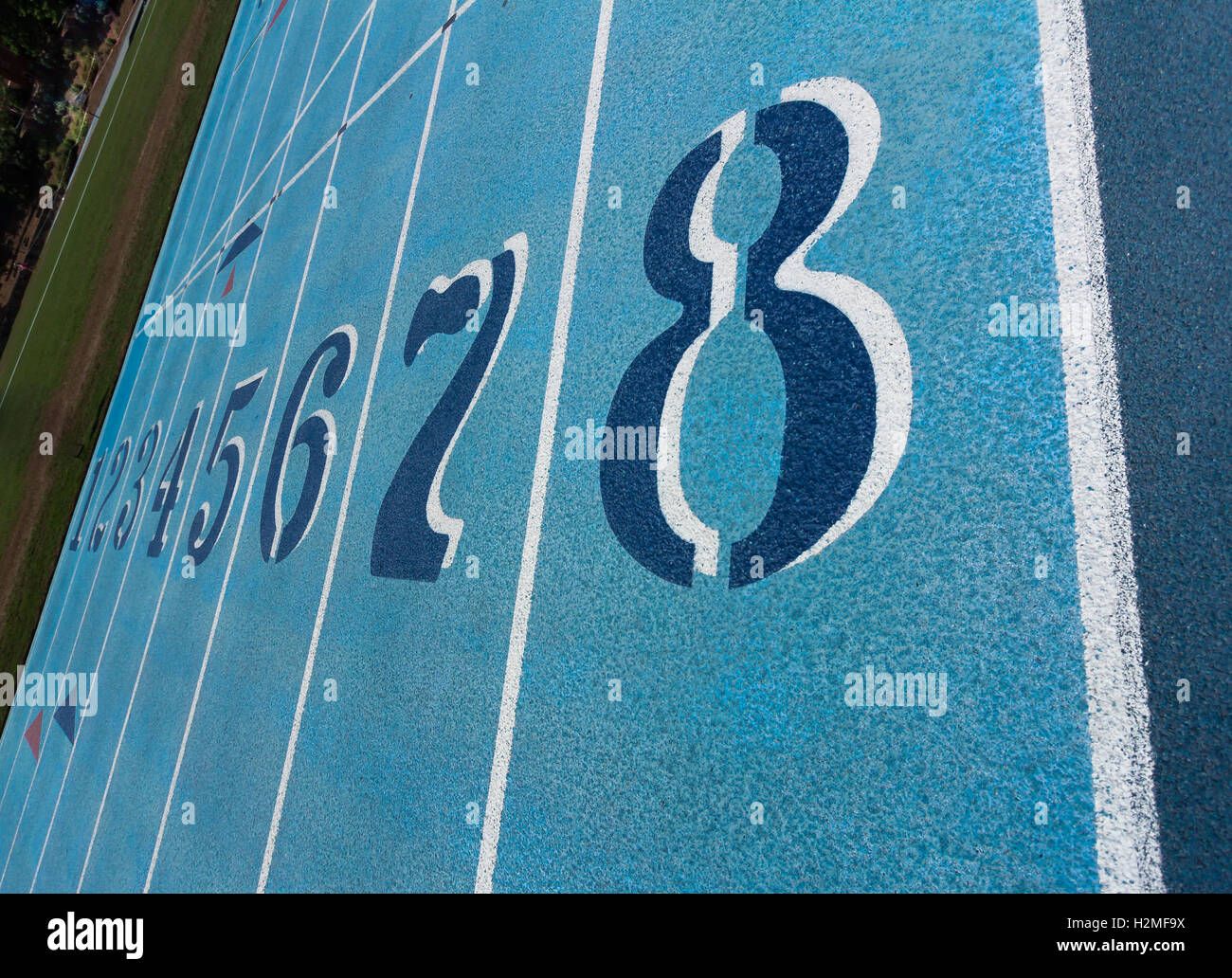 Blu e bianco via di corsa. Foto Stock