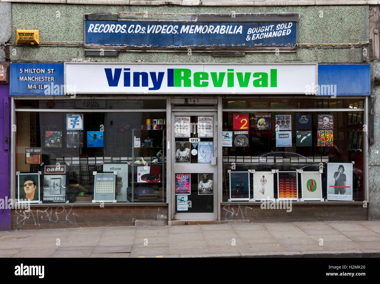 Vinyl revival shop, Hilton Street, Northern Quarter, City Centre, Manchester, UK (ANGOLO ROTONDO DA Oldham St + Tib St) Foto Stock