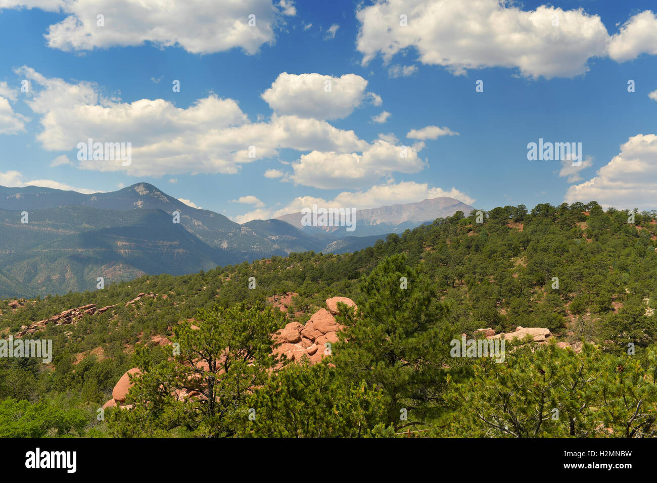 Vista del Pikes Peak dal Giardino degli Dei in Colorado Springs Foto Stock