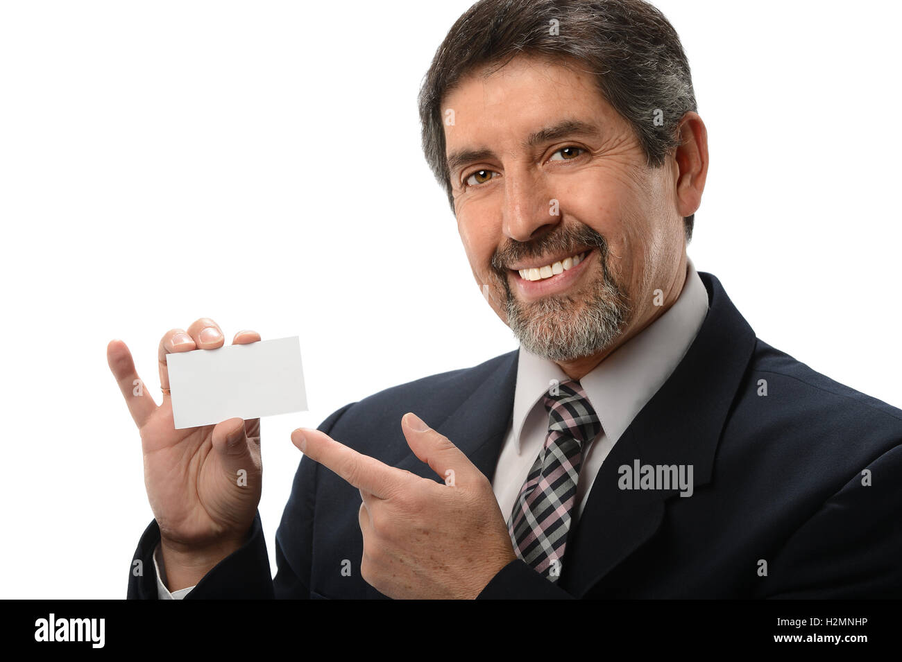 Senior imprenditore ispanica che puntano a vuoto isolato di business su sfondo bianco Foto Stock