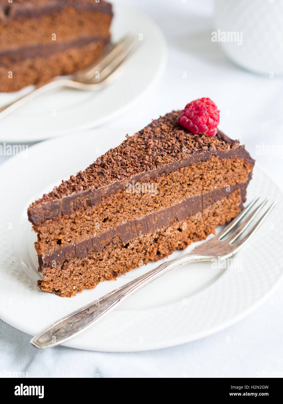 Pezzo di paleo flourless torta di cioccolato senza glutine. Foto Stock