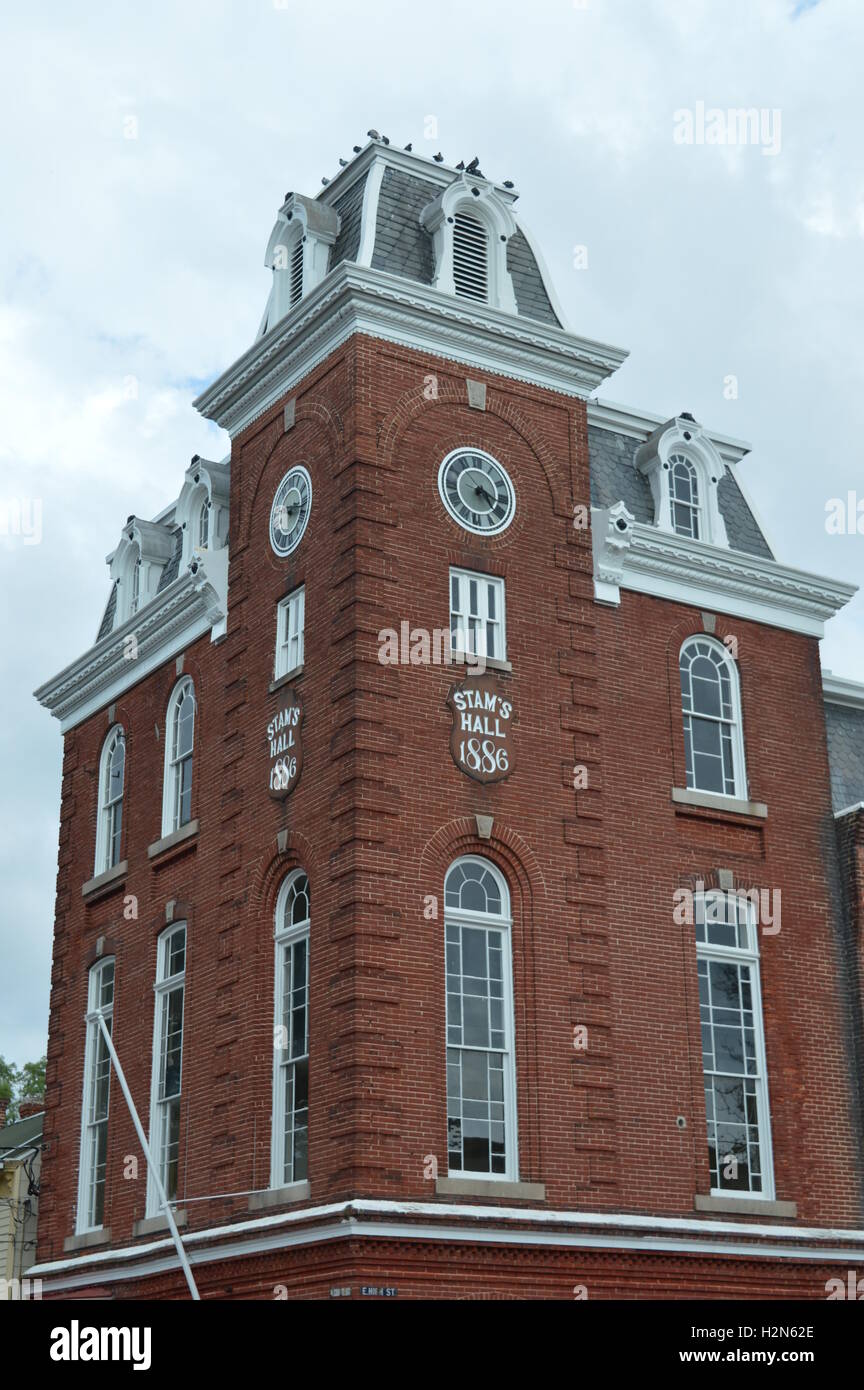 Stam's Hall di Chestertown, Maryland. Questa struttura di mattoni è stato costruito nel 1886 ed è un esempio di alta architettura Vittoriana. Foto Stock