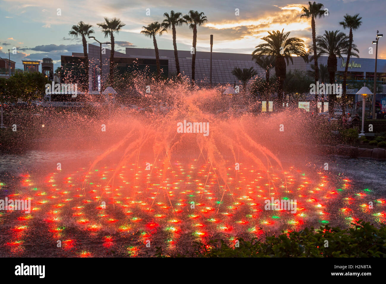 Las Vegas, Nevada - una fontana di fronte al Wynn Hotel e Casino. Foto Stock