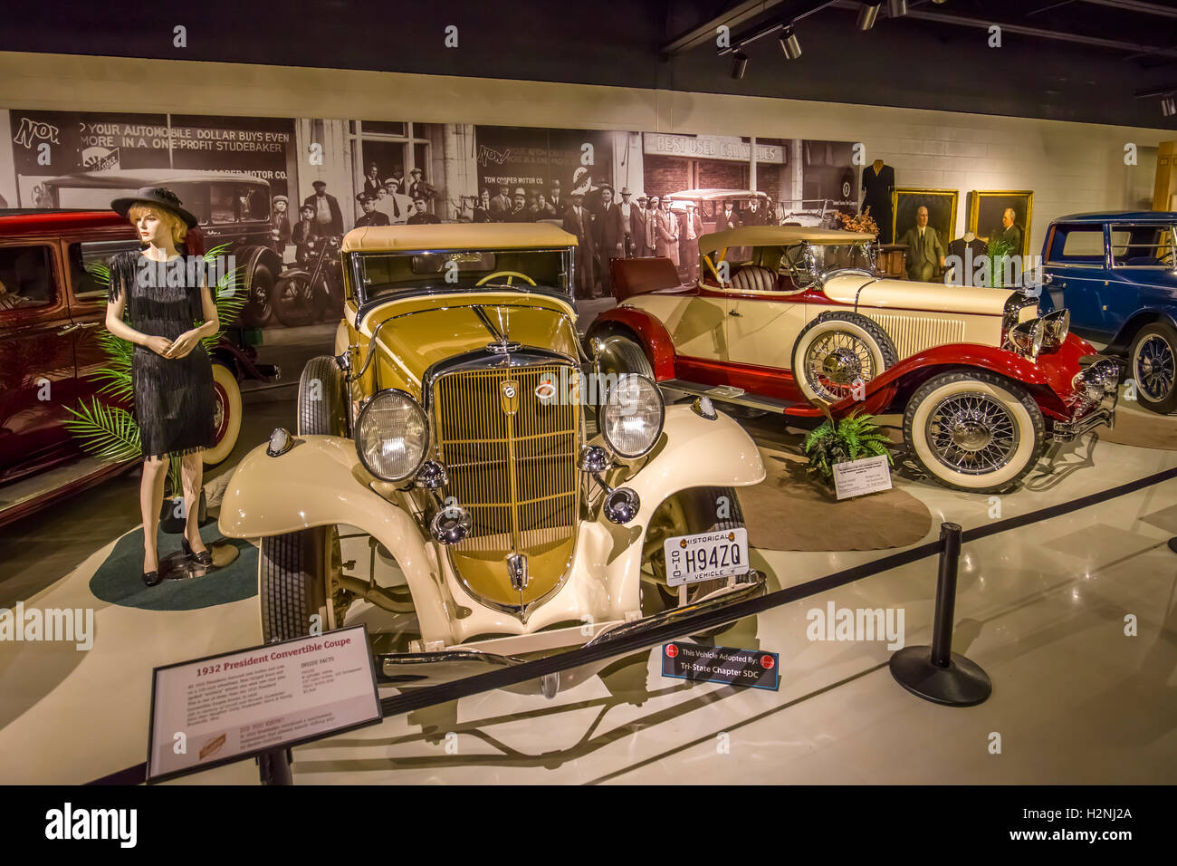 Auto sul display interno Studebaker National Museum di South Bend Indiana Foto Stock