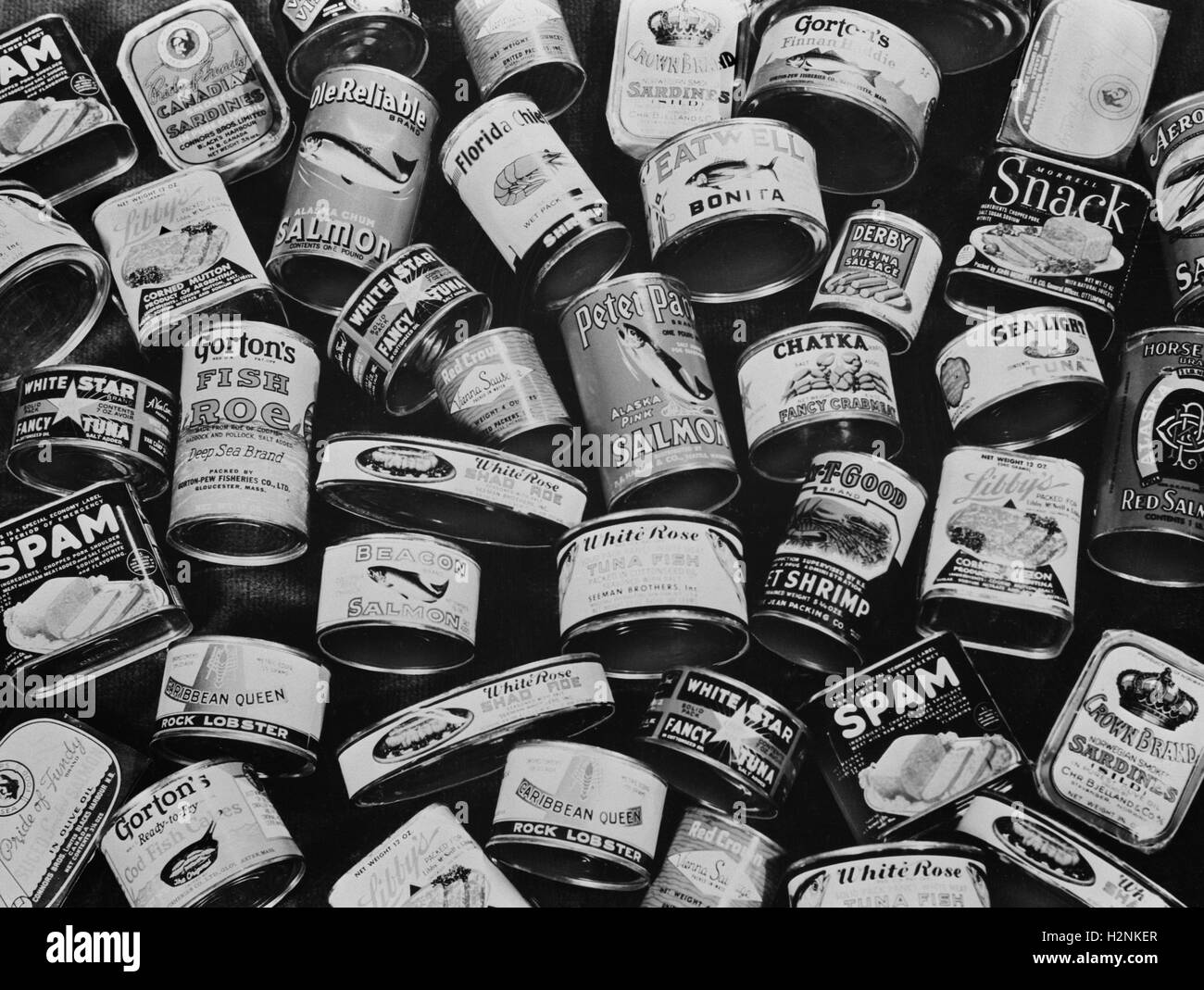 Conserve di carne e di pesce che sono state razionate durante la seconda guerra mondiale, USA, Alfred T. Palmer per ufficio di informazione di guerra, Marzo 1943 Foto Stock