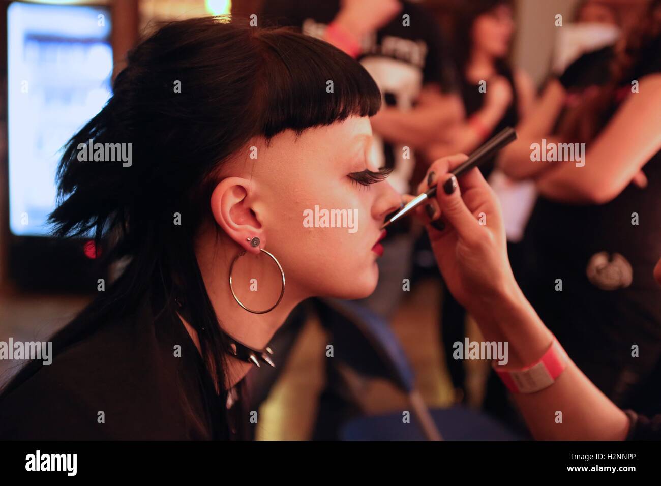 Backstage presso la London Fashion Week Foto Stock