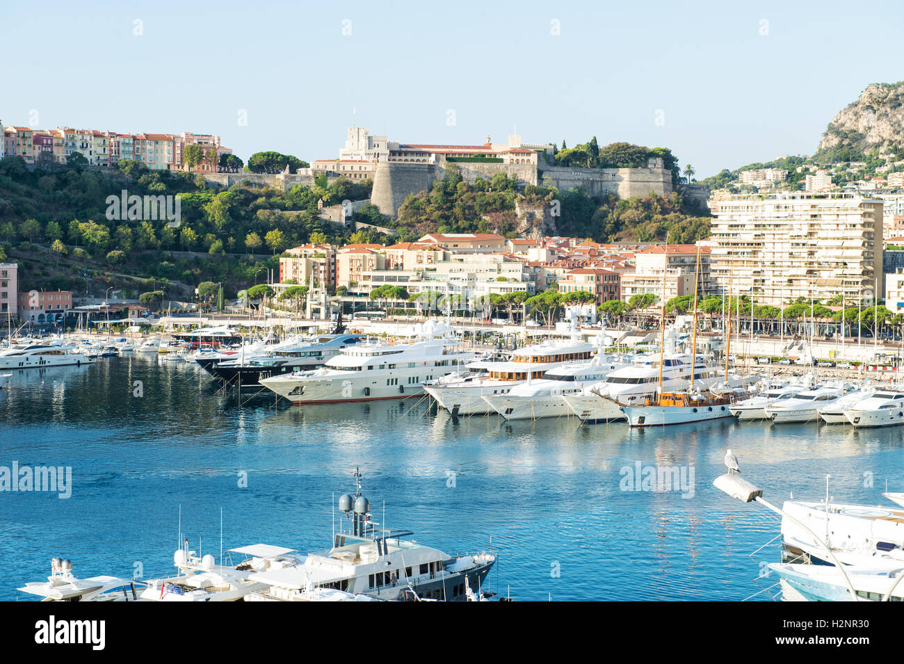 Vista panoramica di Monaco. Mare Mediterraneo paesaggio. Riviera francese Foto Stock